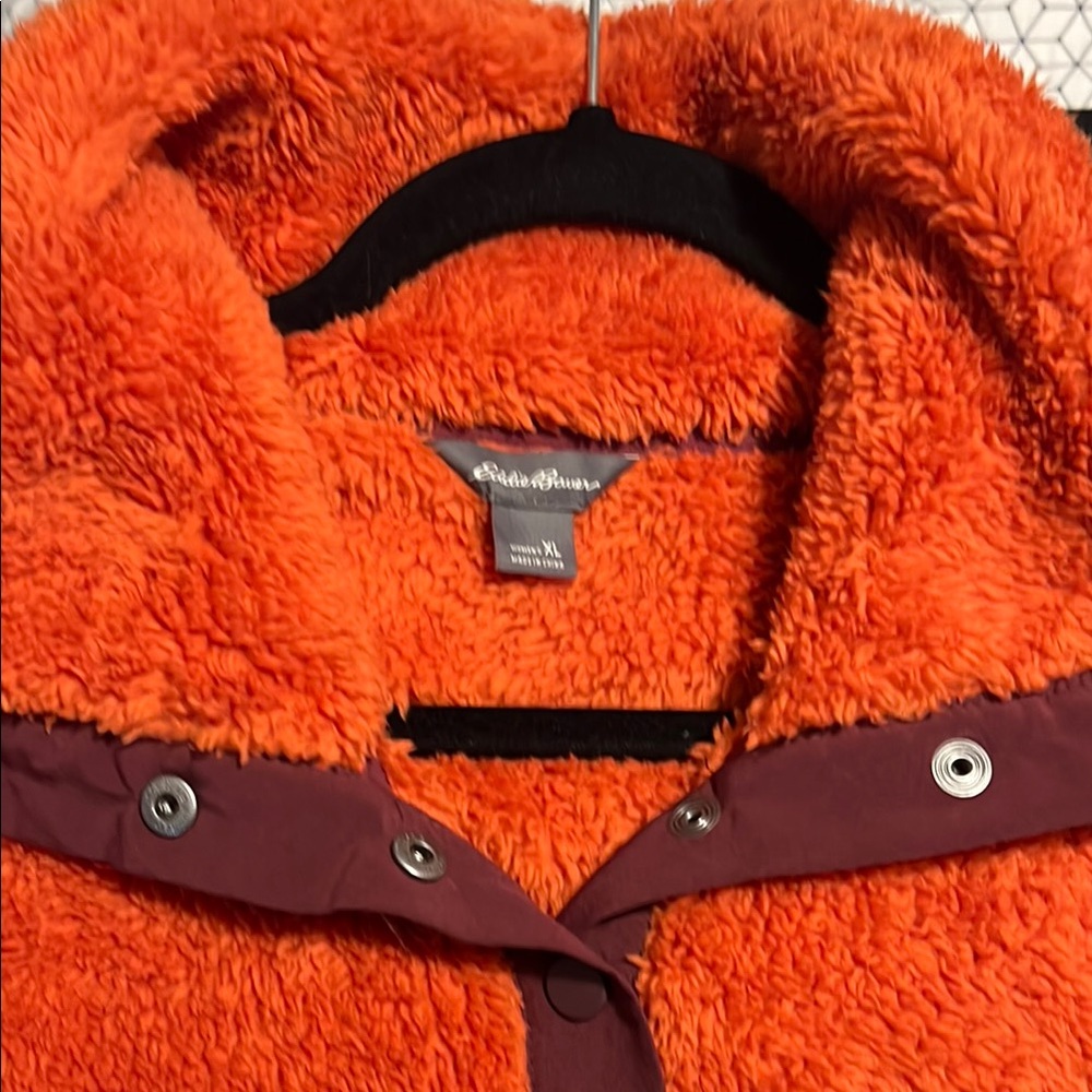 Colorblock Fleece Pullover - Picture 2 of 2